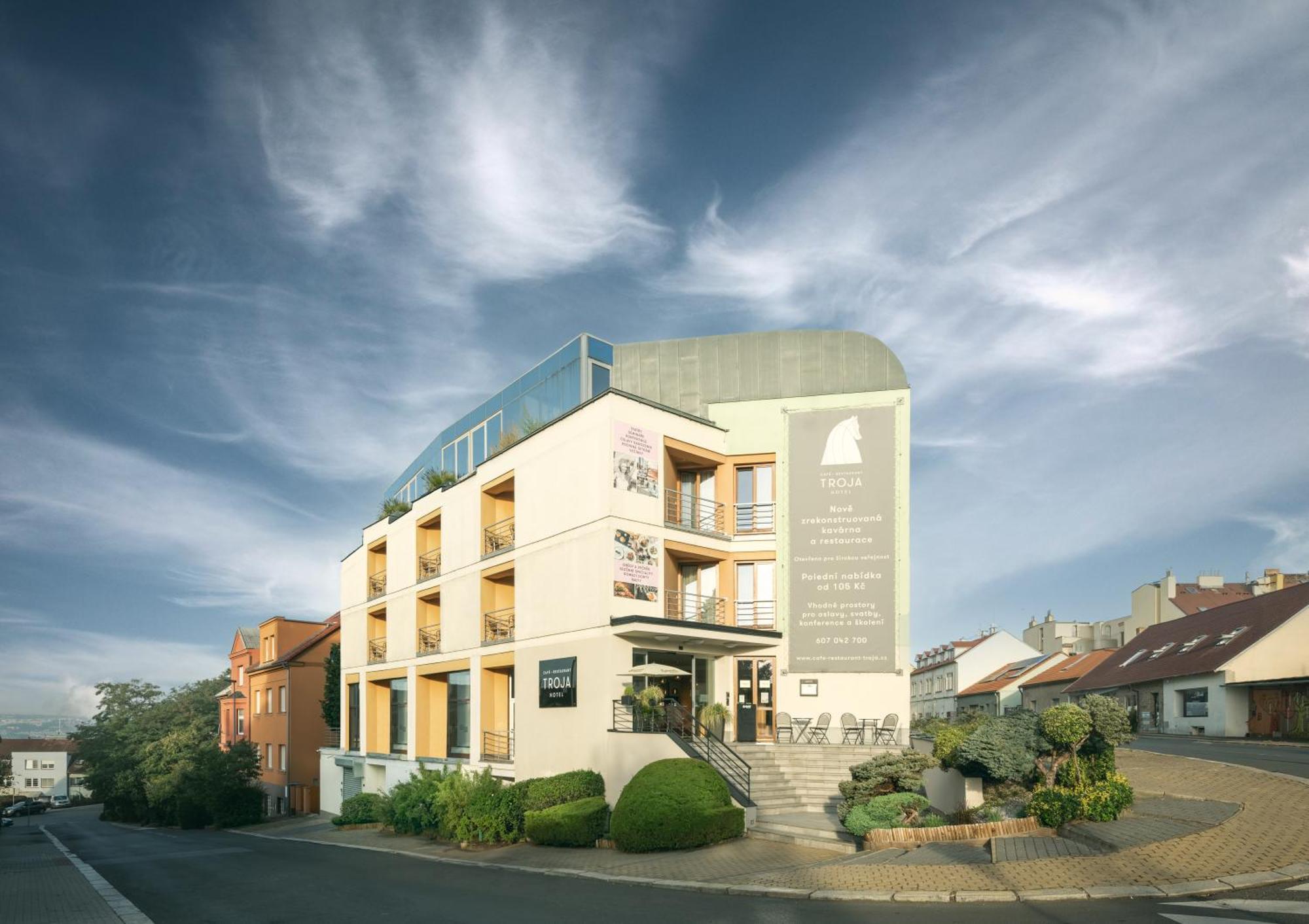 Hotel Troja 4*